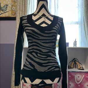 Express vneck sweater xs/tp